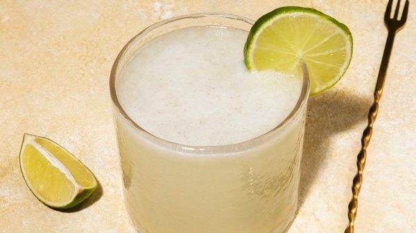 Qu'est-ce que le pisco sour péruvien ? Découverte d'un cocktail emblématique