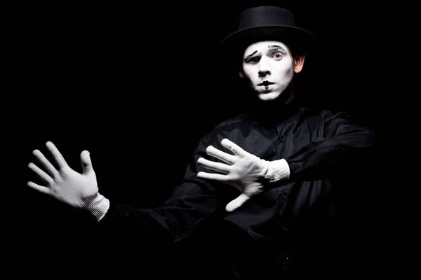 Quels sont les meilleurs exercices de mime pour développer l'expression corporelle ?